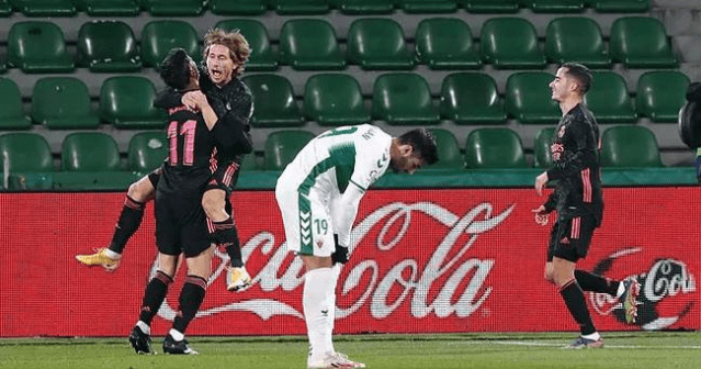  克莱蒙头球绝杀终结巴黎十二连胜  