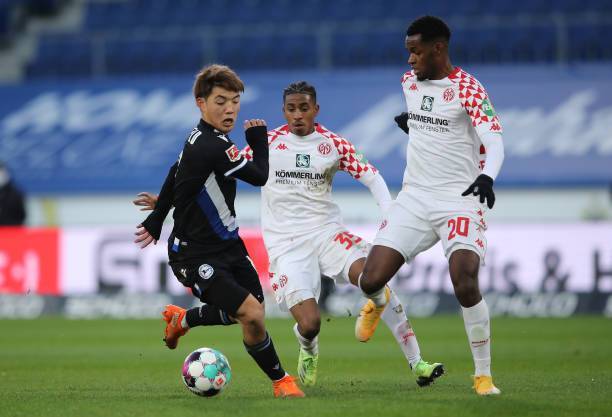  波鸿主场顽强逼平德甲领头羊展现坚韧精神